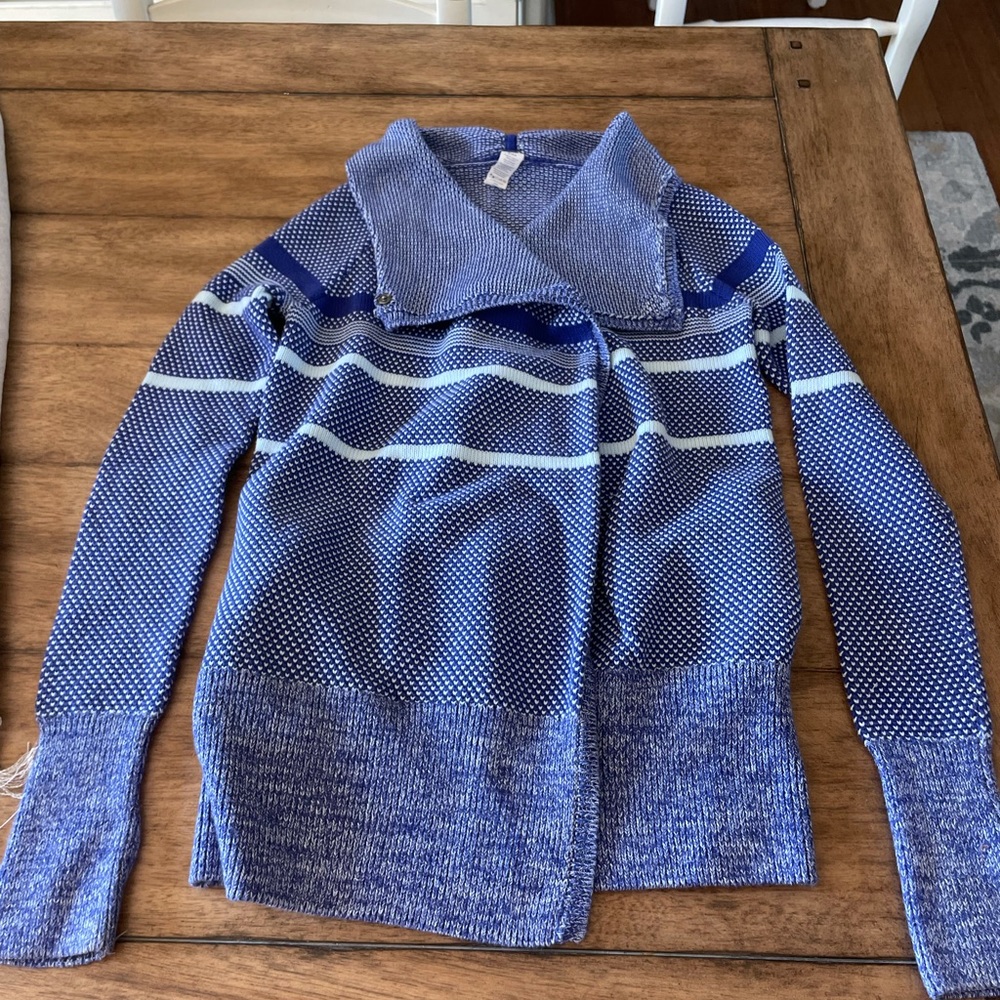 Ivivva sweater size 12